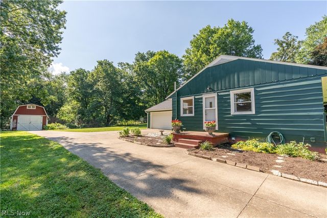 13526 Glenvale Avenue NW, Uniontown, OH 44685