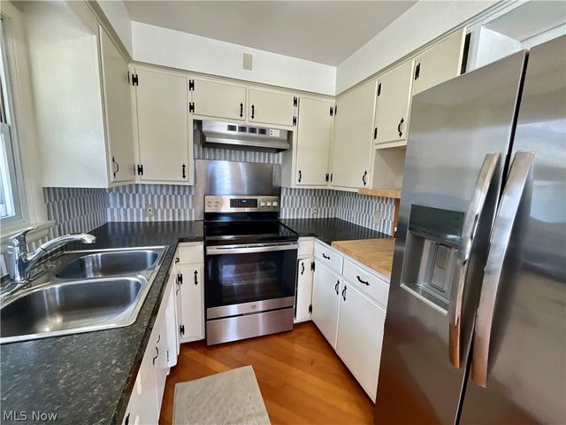 13526 Glenvale Avenue NW, Uniontown, OH 44685
