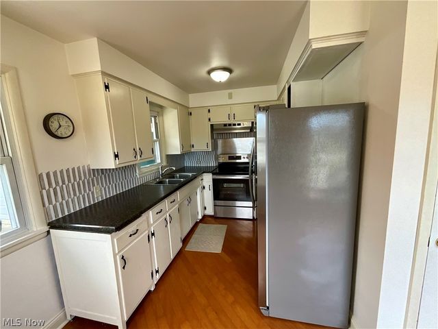 13526 Glenvale Avenue NW, Uniontown, OH 44685