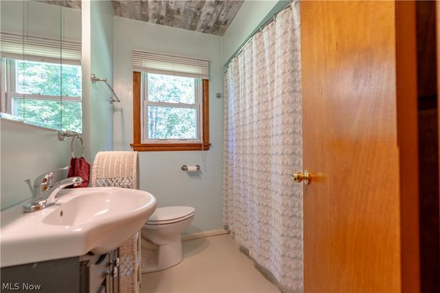 13526 Glenvale Avenue NW, Uniontown, OH 44685