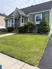 364 Roosevelt Avenue, Lyndhurst, NJ 07071
