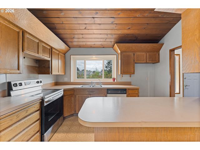 2460 S DOGWOOD St, Cornelius, OR 97113