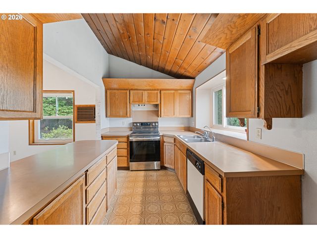 2460 S DOGWOOD St, Cornelius, OR 97113