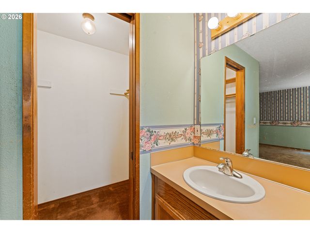 2460 S DOGWOOD St, Cornelius, OR 97113