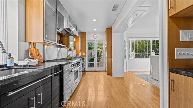 460 University Circle, Claremont, CA 91711