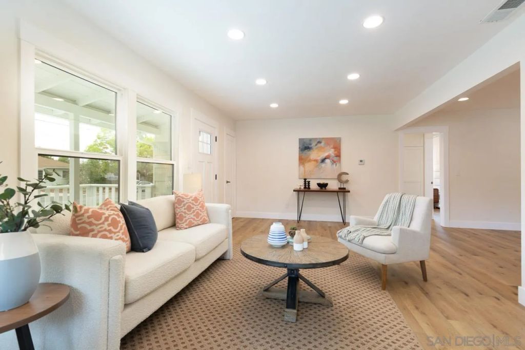 3892 Bass St., La Mesa, CA 91941