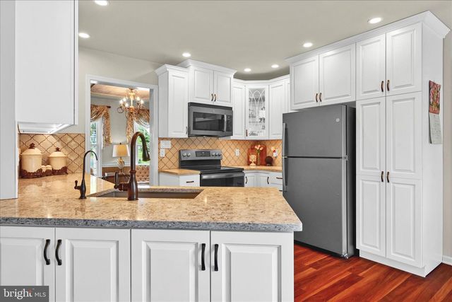 1840 KRYSTLE DR, Lancaster, PA 17602