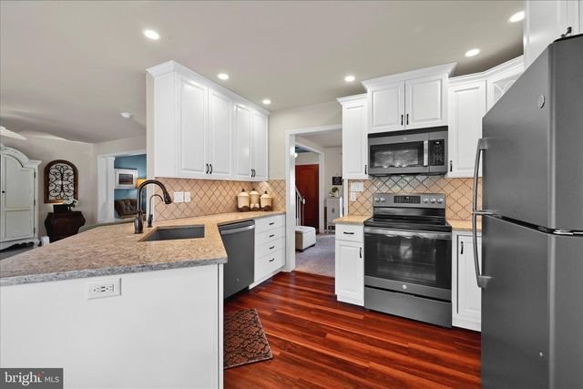 1840 KRYSTLE DR, Lancaster, PA 17602