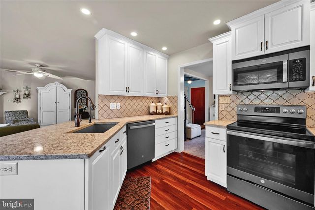 1840 KRYSTLE DR, Lancaster, PA 17602