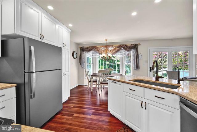 1840 KRYSTLE DR, Lancaster, PA 17602