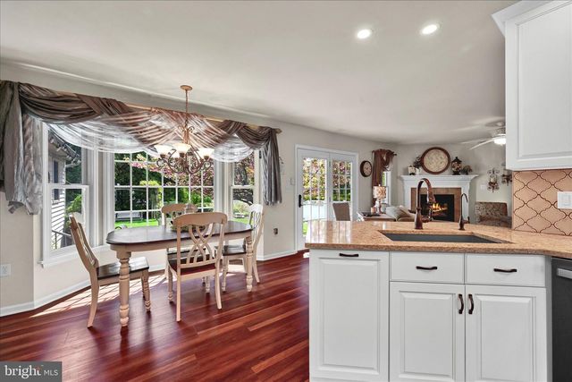 1840 KRYSTLE DR, Lancaster, PA 17602