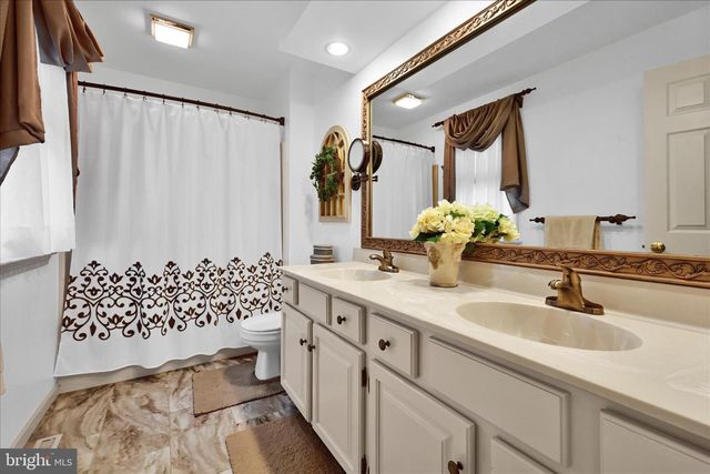 1840 KRYSTLE DR, Lancaster, PA 17602
