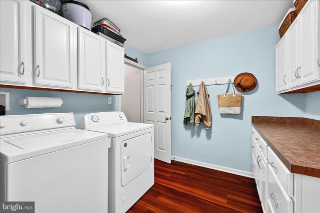 1840 KRYSTLE DR, Lancaster, PA 17602