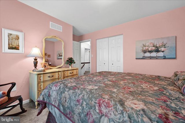 1840 KRYSTLE DR, Lancaster, PA 17602