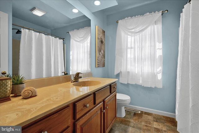 1840 KRYSTLE DR, Lancaster, PA 17602