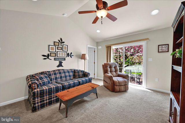 1840 KRYSTLE DR, Lancaster, PA 17602