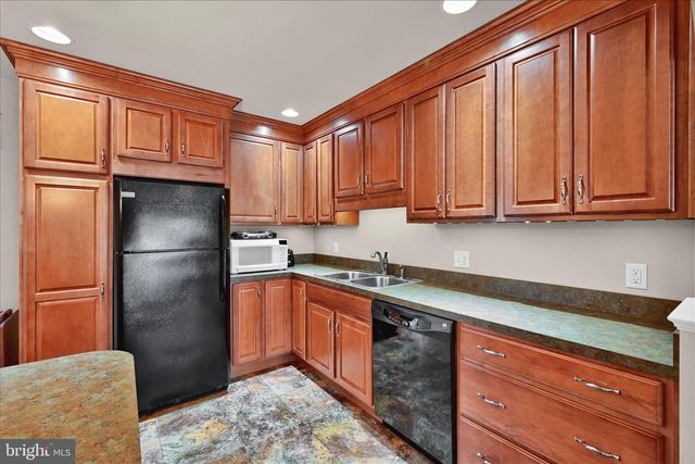 1840 KRYSTLE DR, Lancaster, PA 17602