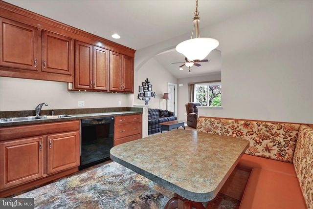 1840 KRYSTLE DR, Lancaster, PA 17602