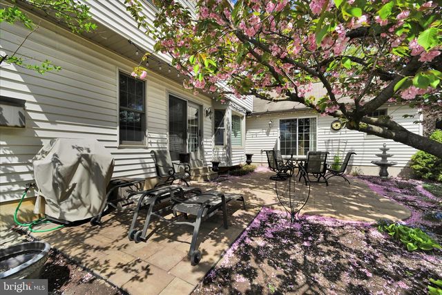 1840 KRYSTLE DR, Lancaster, PA 17602
