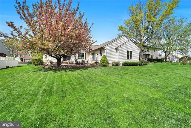 1840 KRYSTLE DR, Lancaster, PA 17602