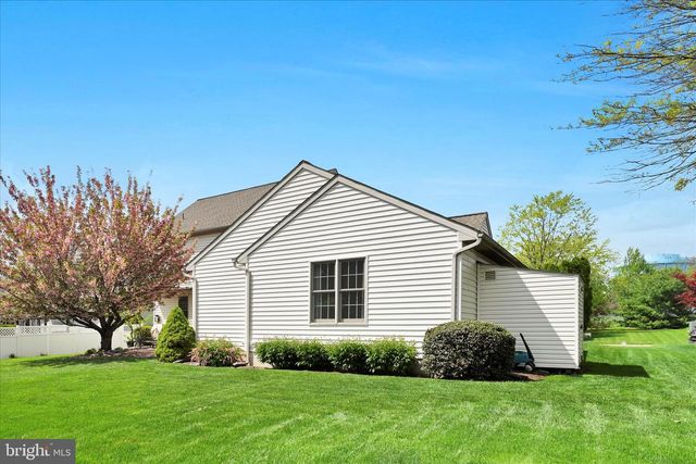 1840 KRYSTLE DR, Lancaster, PA 17602