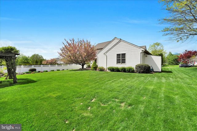 1840 KRYSTLE DR, Lancaster, PA 17602