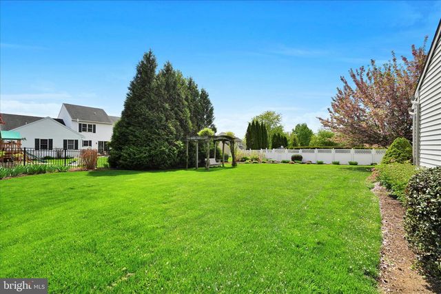 1840 KRYSTLE DR, Lancaster, PA 17602