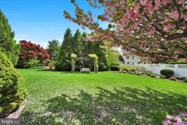 1840 KRYSTLE DR, Lancaster, PA 17602