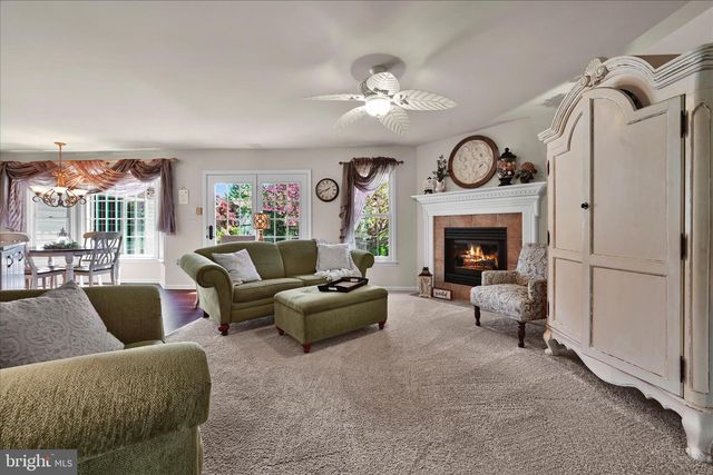 1840 KRYSTLE DR, Lancaster, PA 17602