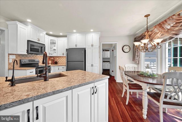 1840 KRYSTLE DR, Lancaster, PA 17602