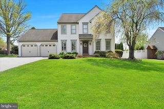 1840 KRYSTLE DR, Lancaster, PA 17602