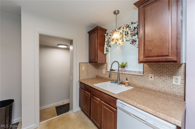 2071 Wrenford Road, South Euclid, OH 44121