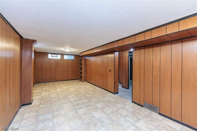 2071 Wrenford Road, South Euclid, OH 44121