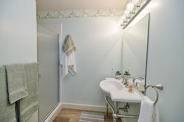 7004 Hillcrest Dr, Modesto, CA 95356