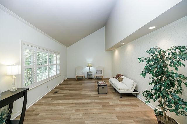 7004 Hillcrest Dr, Modesto, CA 95356