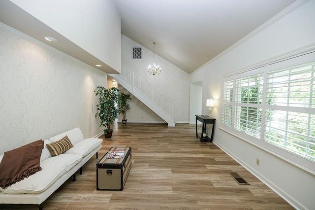 7004 Hillcrest Dr, Modesto, CA 95356