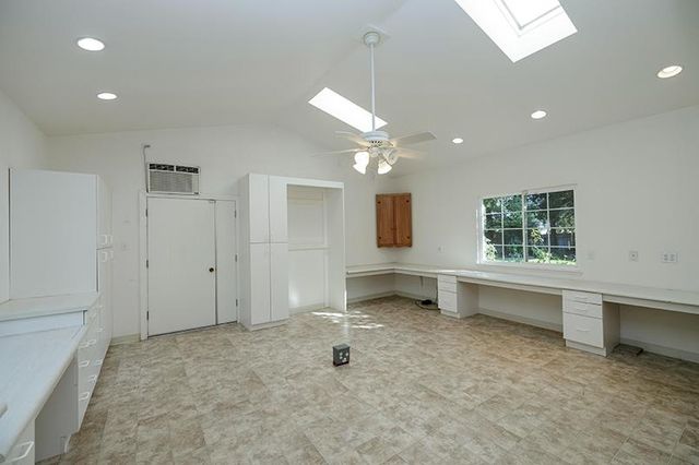 7004 Hillcrest Dr, Modesto, CA 95356