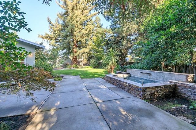 7004 Hillcrest Dr, Modesto, CA 95356