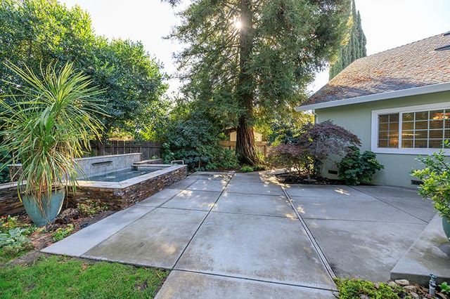 7004 Hillcrest Dr, Modesto, CA 95356