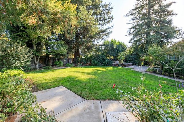 7004 Hillcrest Dr, Modesto, CA 95356