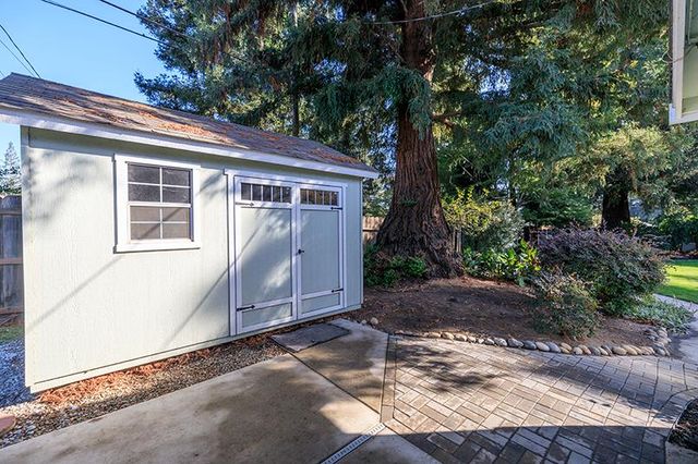 7004 Hillcrest Dr, Modesto, CA 95356