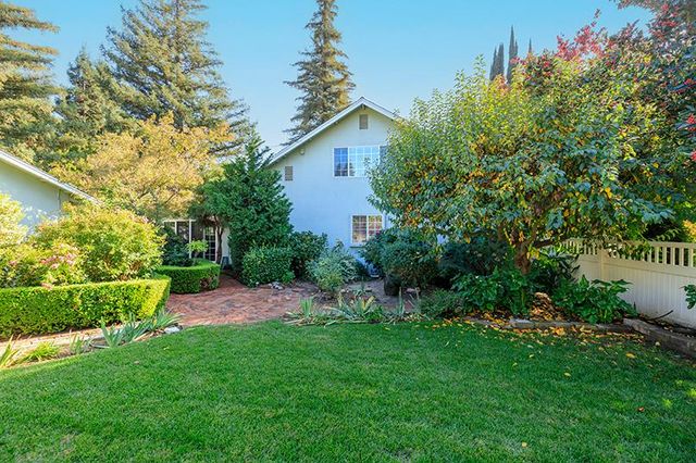 7004 Hillcrest Dr, Modesto, CA 95356