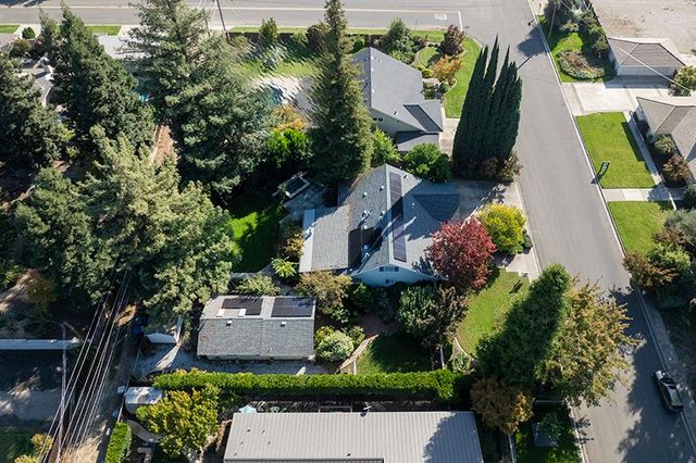 7004 Hillcrest Dr, Modesto, CA 95356