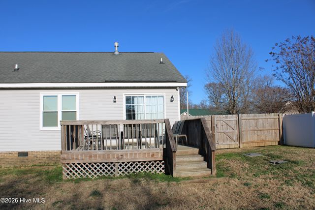 212 Sunridge Lane, Pikeville, NC 27863