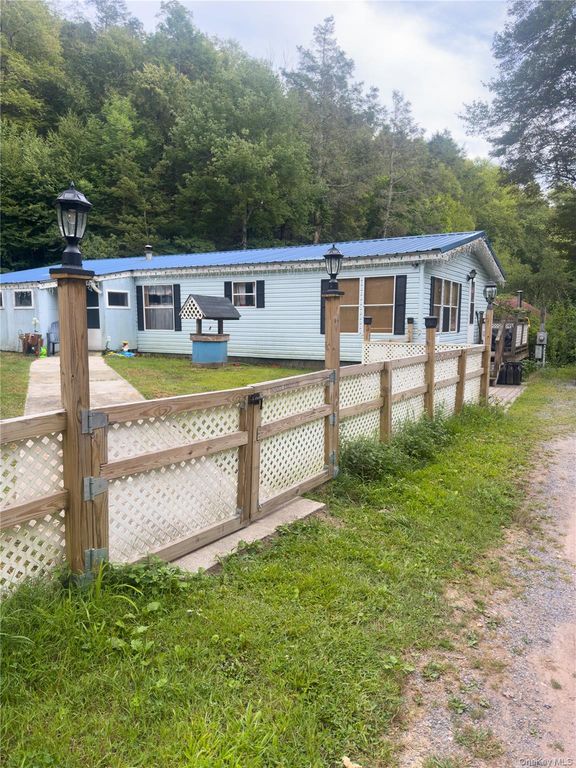 1 Lake View Drive, Grahamsville, NY 12788