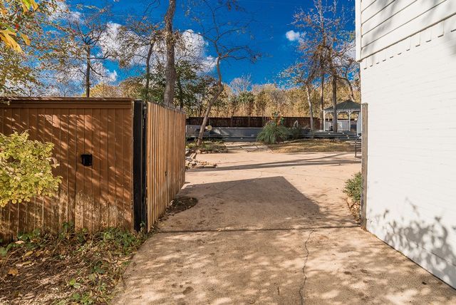 9027 Mercer Drive, Dallas, TX 75228