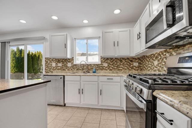 275 Clifton Lane, Bolingbrook, IL 60440