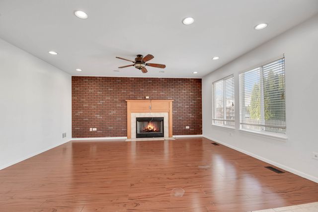 275 Clifton Lane, Bolingbrook, IL 60440