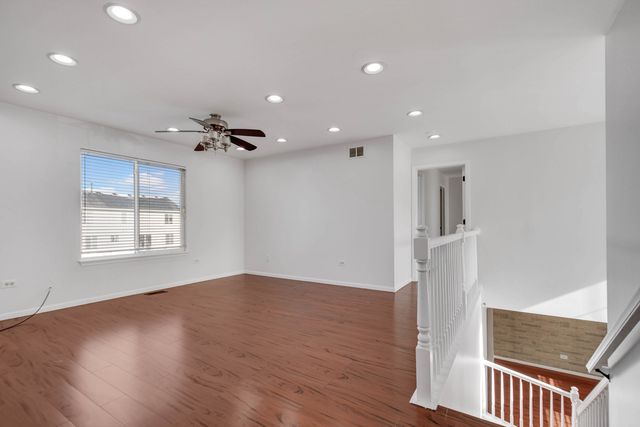 275 Clifton Lane, Bolingbrook, IL 60440