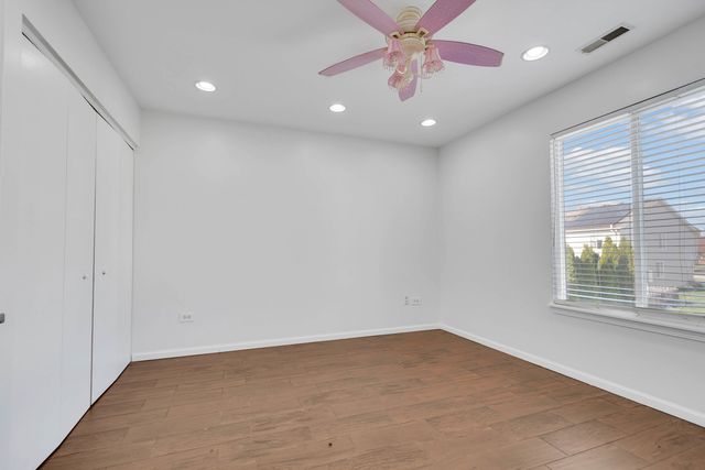 275 Clifton Lane, Bolingbrook, IL 60440